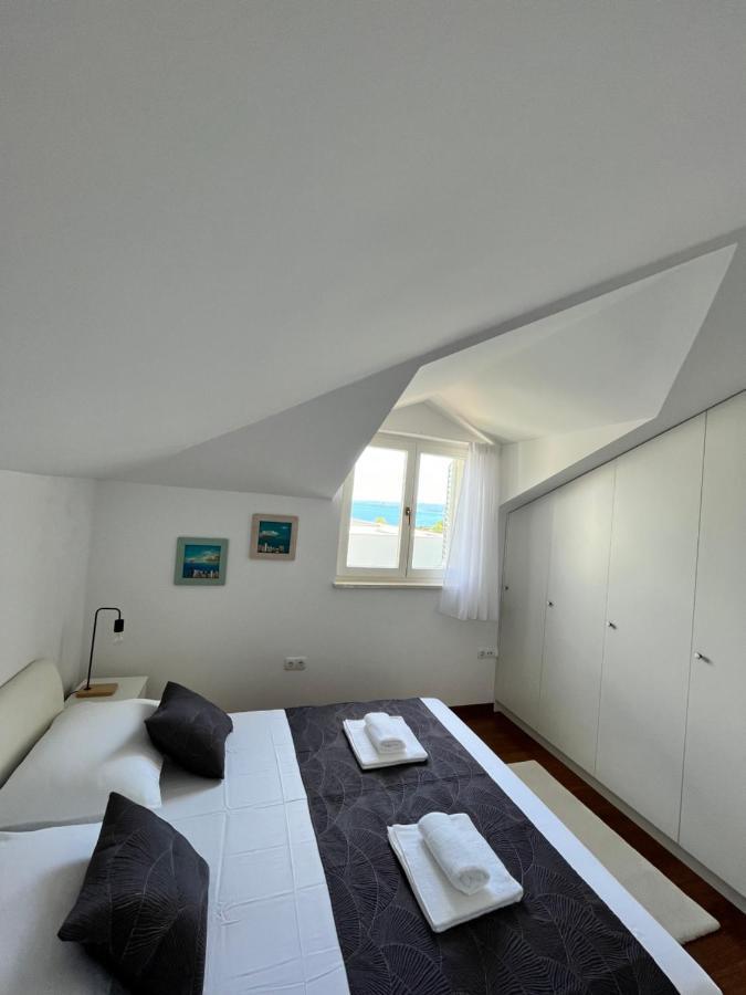 Sky - Beautiful Rooftop Apartment With Shared Pool Split Exterior photo
