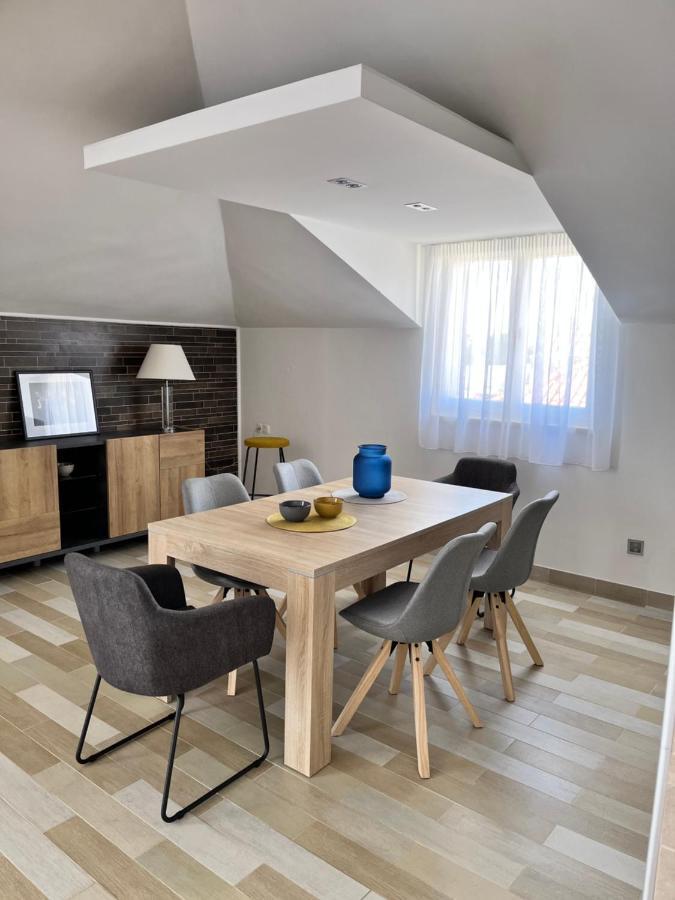 Sky - Beautiful Rooftop Apartment With Shared Pool Split Exterior photo