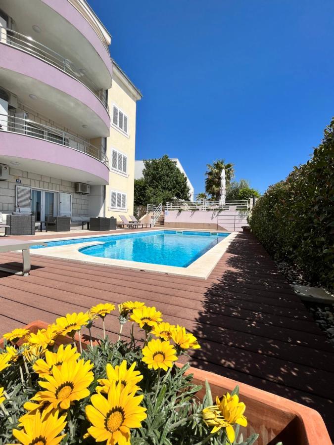 Sky - Beautiful Rooftop Apartment With Shared Pool Split Exterior photo