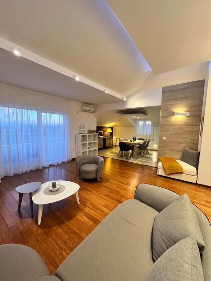 Sky - Beautiful Rooftop Apartment With Shared Pool Split Exterior photo