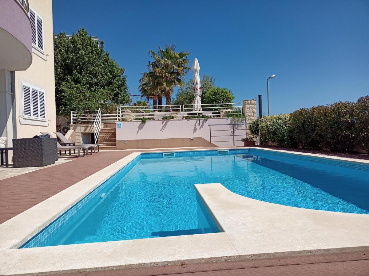 Sky - Beautiful Rooftop Apartment With Shared Pool Split Exterior photo