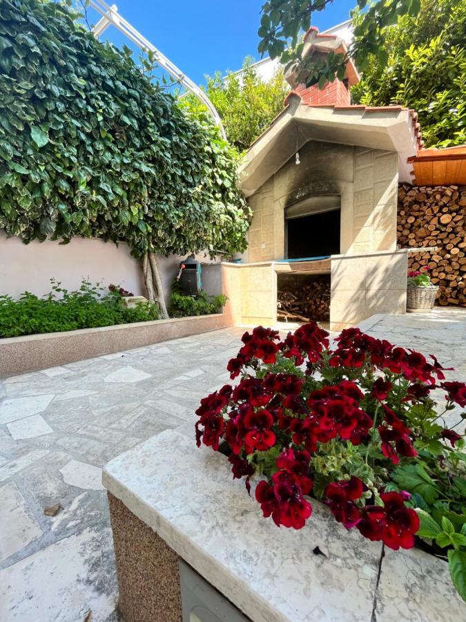 Sky - Beautiful Rooftop Apartment With Shared Pool Split Exterior photo